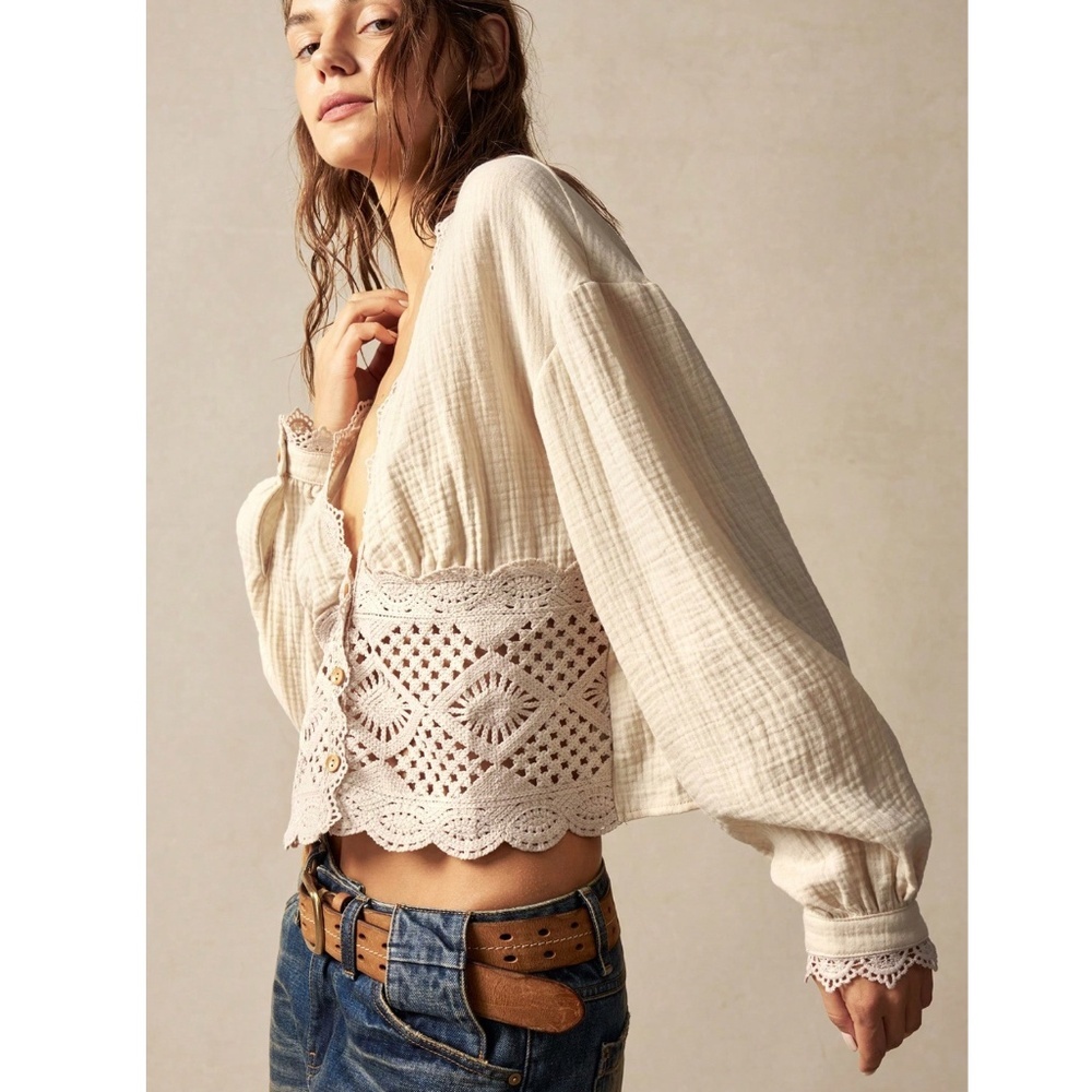 Cotton Bohemian Shirt in Beige Crochet Lace Detailed V-Neck Long Lantern Sleeve - Picture 3 of 9
